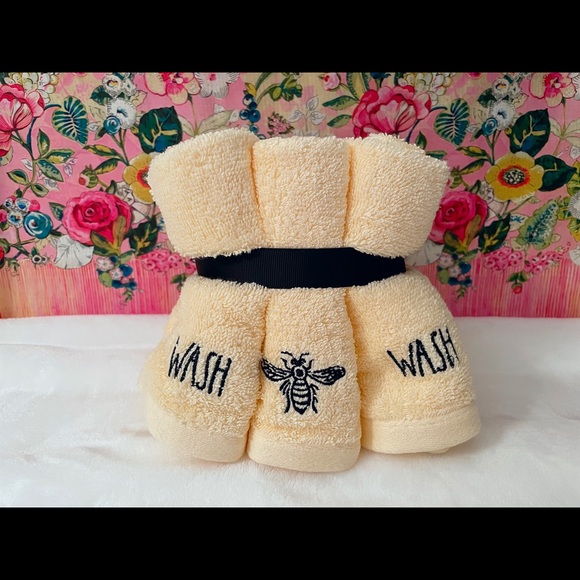 COPY - Rae Dunn Queen Bee hand towels & washcloths - Picture 3 of 3